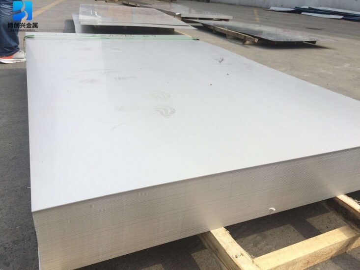 How much does a 304 stainless steel plate weigh per square meter with a thickness of 1 mm?